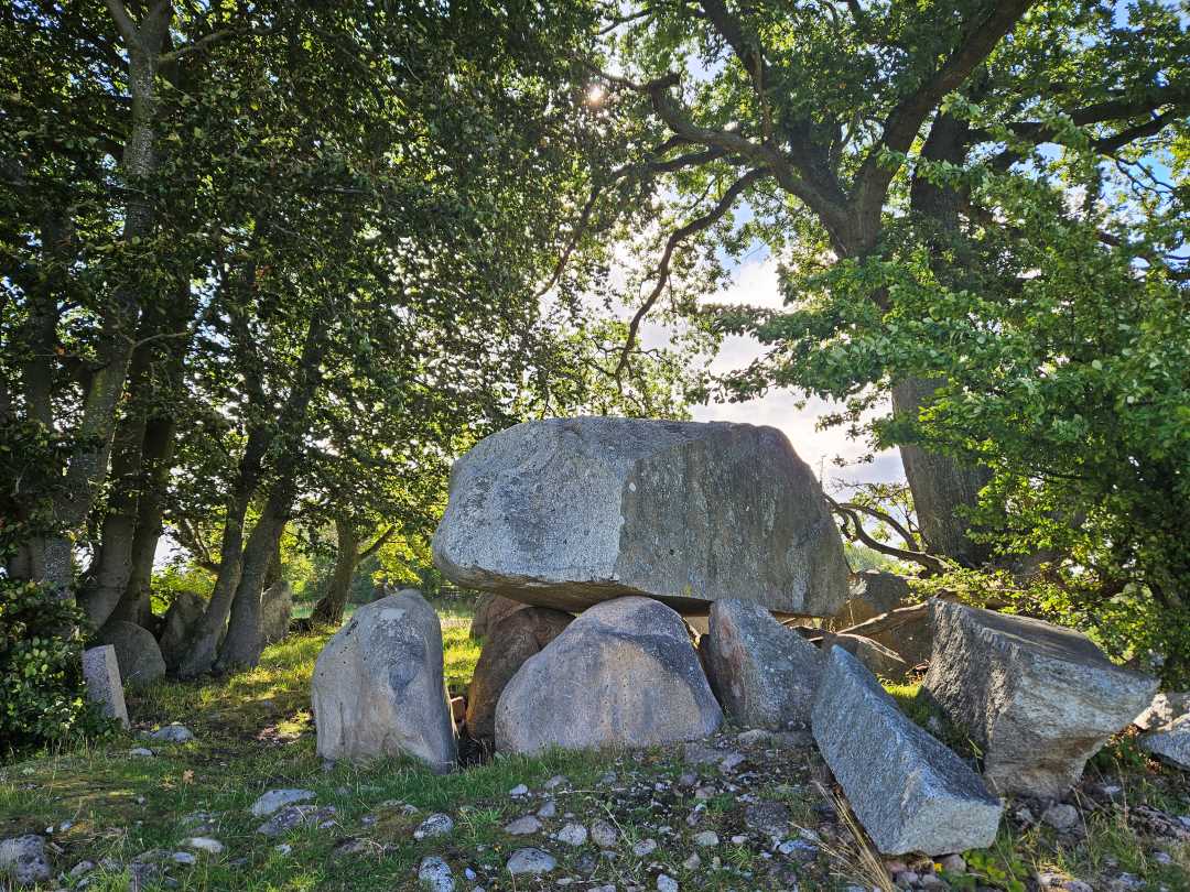 Ein Monolithsteingrab aus der Steinzeit